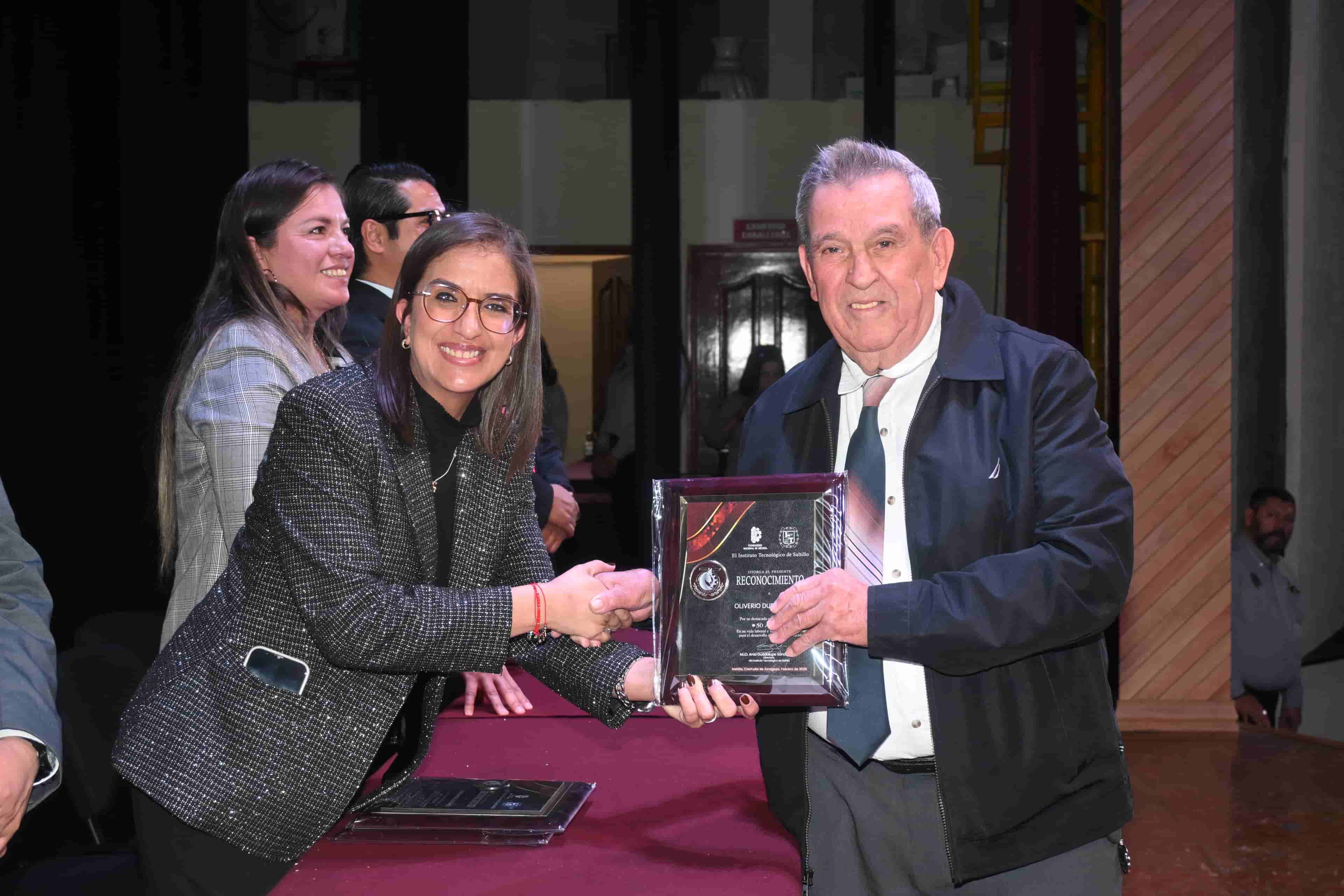 Imagen de artículo EL TECNM-SALTILLO ENTREGA
RECONOCIMIENTOS POR AÑOS DE SERVICIO A PERSONAL DOCENTE Y NO DOCENTE