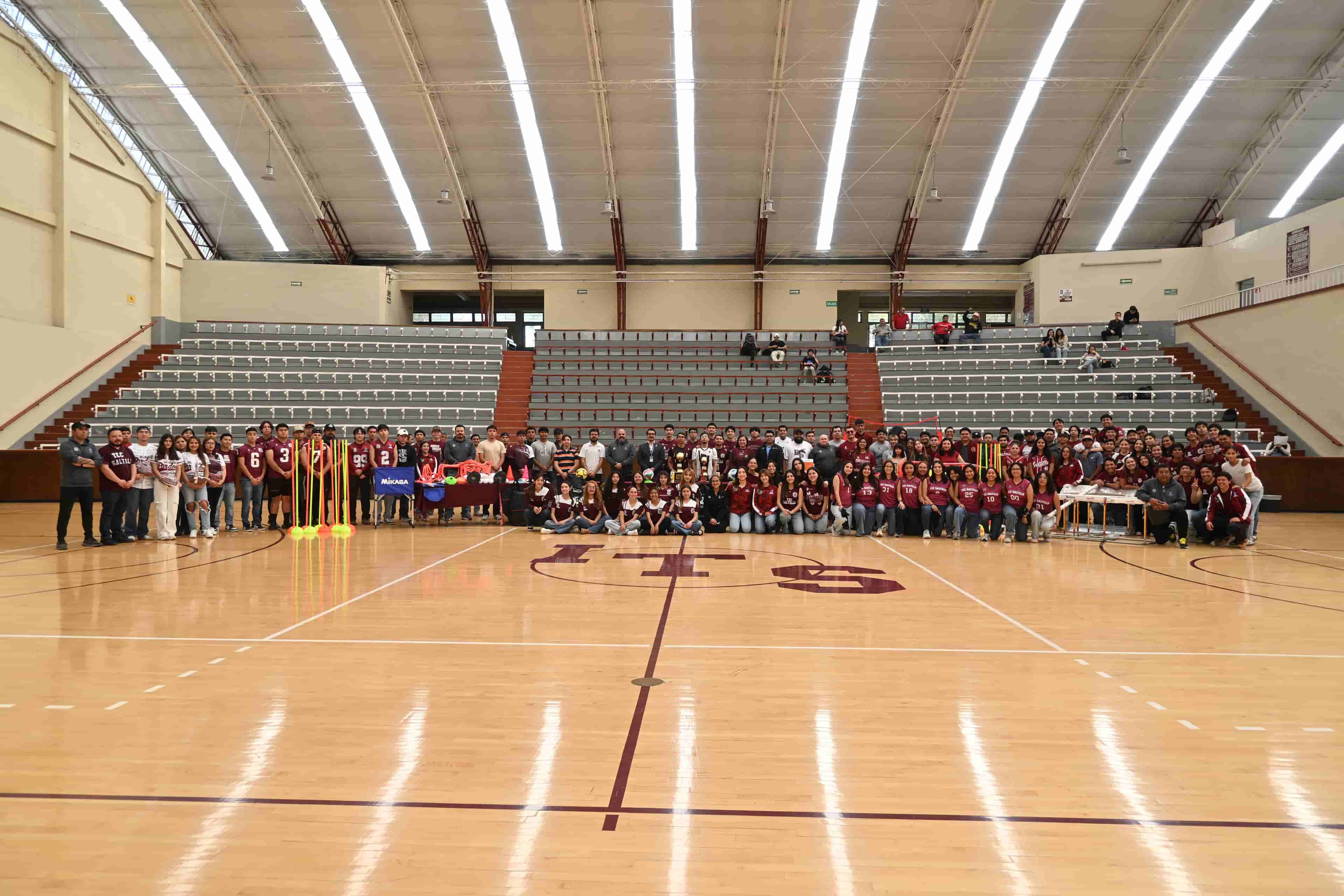 Imagen de artículo ENTREGAN MATERIAL PARA ESTUDIANTES QUE REPRESENTAN A LOS BURROS PARDOS DEL TECNM-SALTILLO EN ACTIVIDADES EXTRAESCOLARES